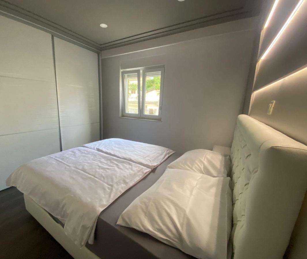 Modern New Apartment In Makarska Exterior photo
